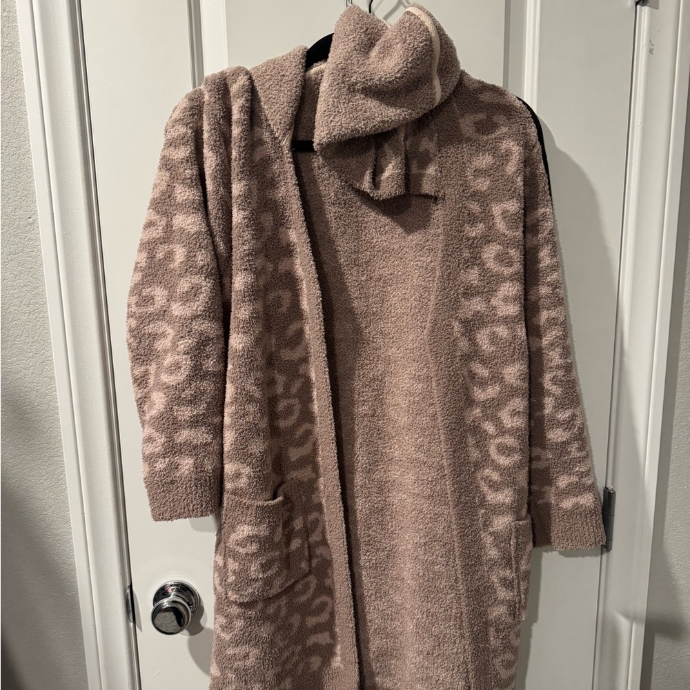 Cozy Tan Leopard Print Robe - Picture 2 of 3